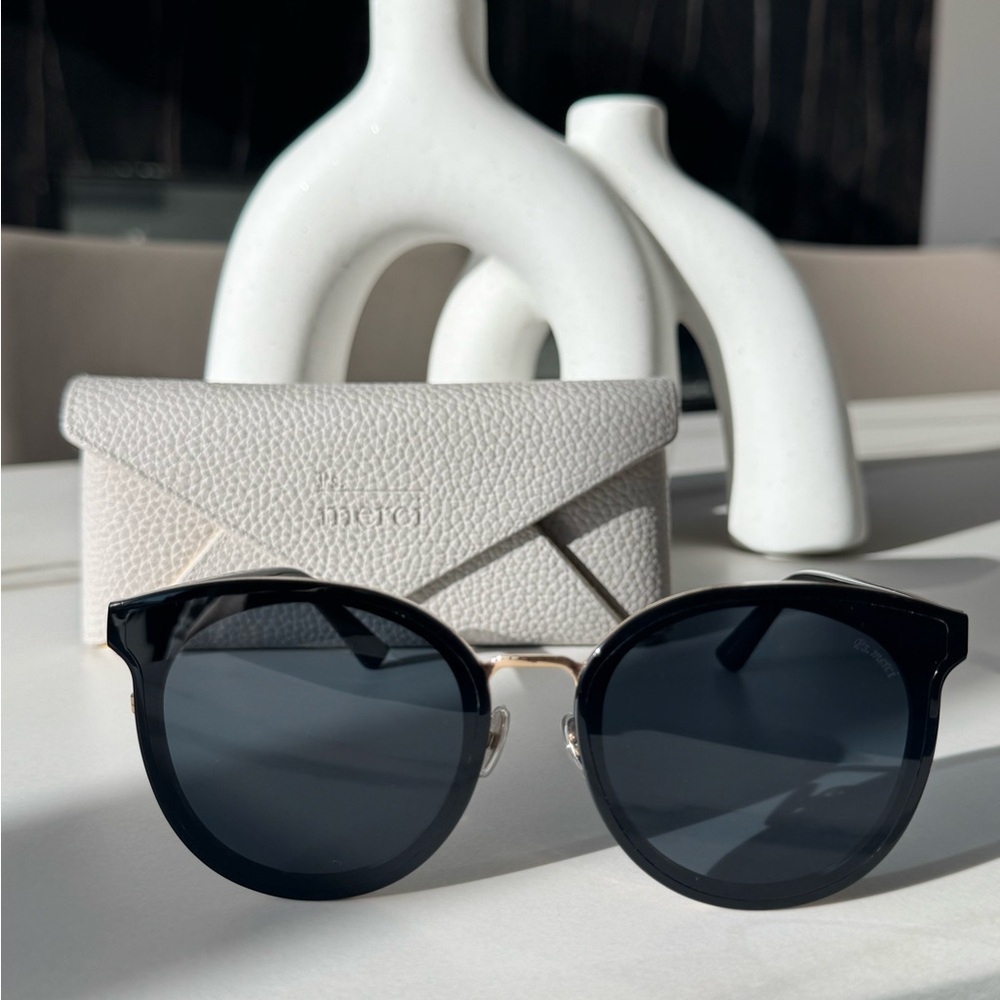 Chic Black Sunglasses with Cream Case